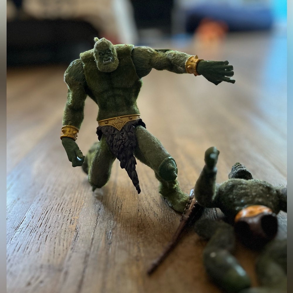 Mossman figures, 1 needs to be fixed